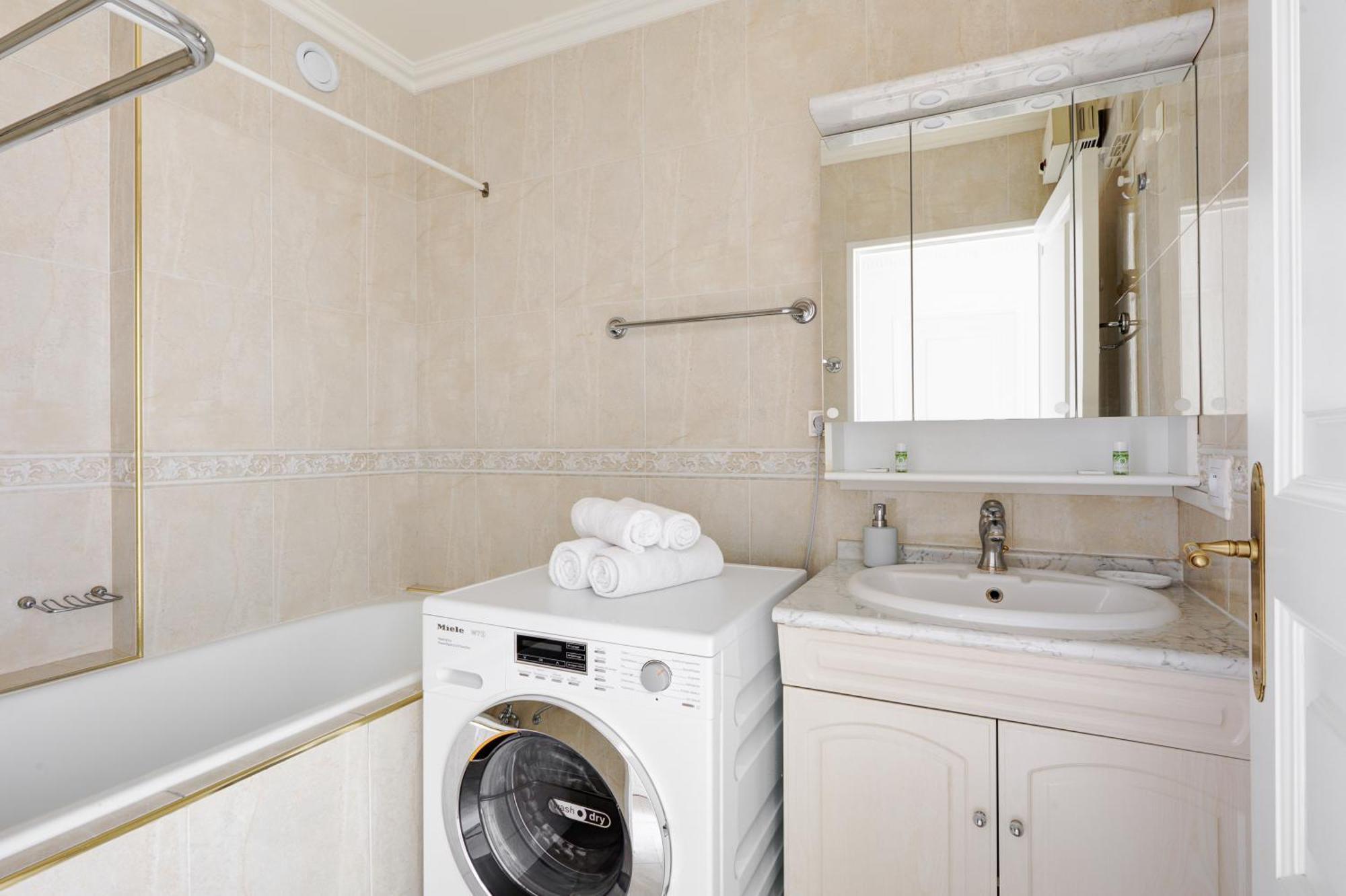 Elegance Parisienne, Vue Luxueuse Imprenable